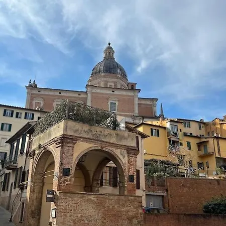 Nel Cuore Della Citta Siena Esterno foto